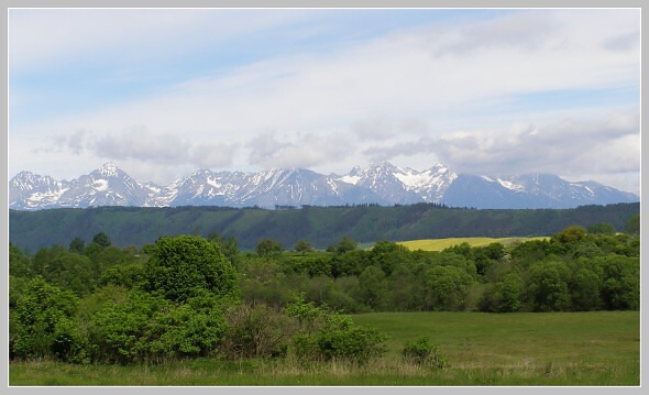 Pohled na Tatry od Slovenského ráje, Olympus SP-500, čas 1/400 s, clona 5.60, ISO 50, ohn. vzdálenost 13.50, polarizační filtr